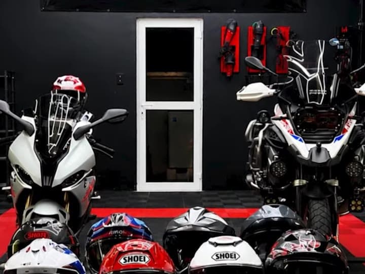 BMW motorcycles and helmets in the CarLab Studio